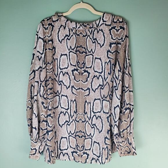 Cabi Womens Serpentine Snake Print V-Neck Ruffle Trim Blouse Size XL - Picture 2 of 6